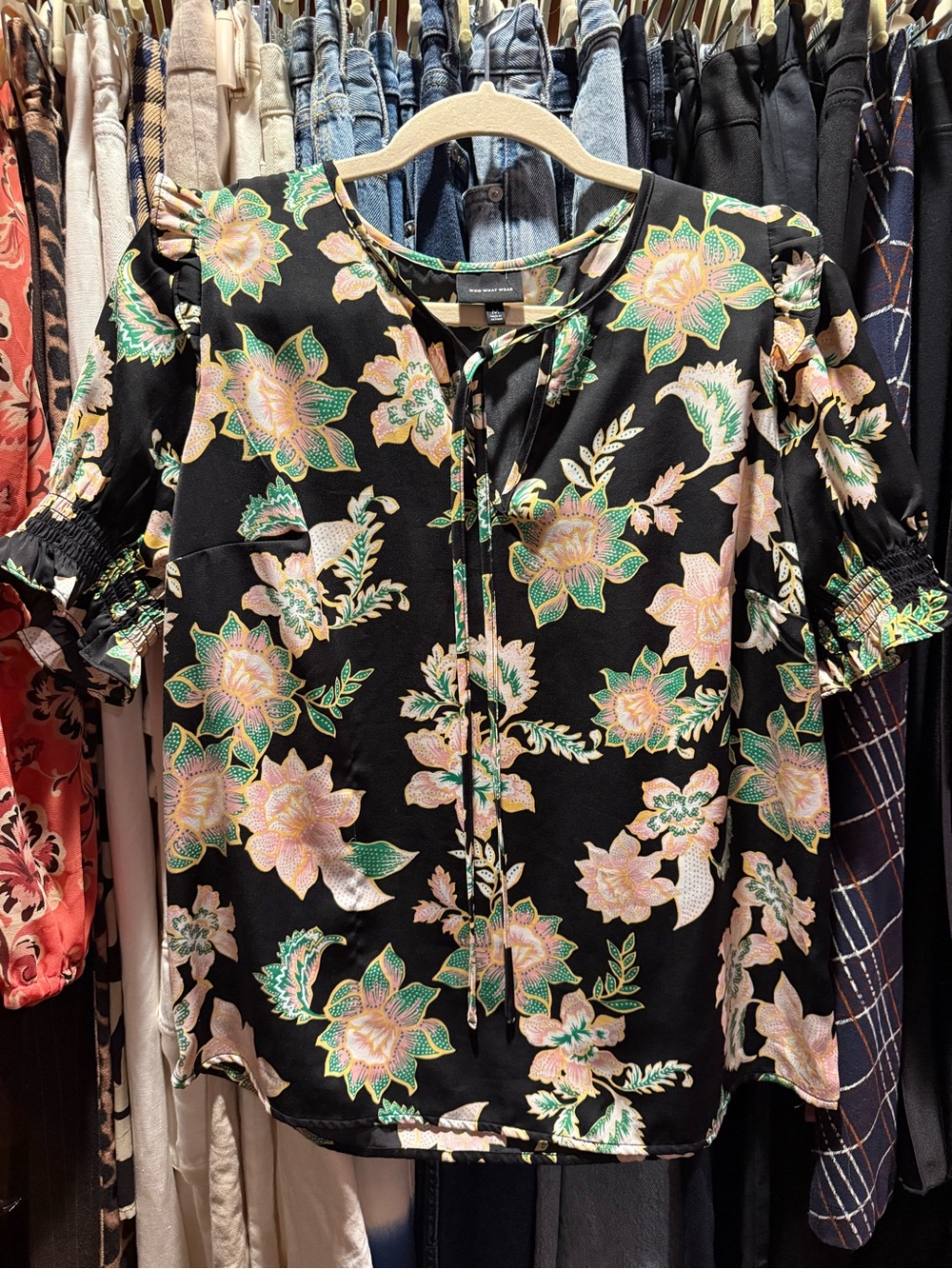 Who What Wear Floral Tie-Neck Women's Top in Black and Pink